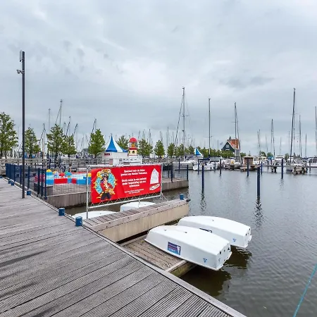 Πλωτό κατάλυμα Luxury Houseboat In Marina *