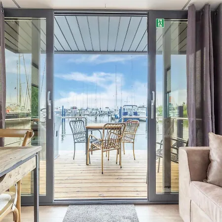 Bådhotel Luxury Houseboat In Marina Volendam