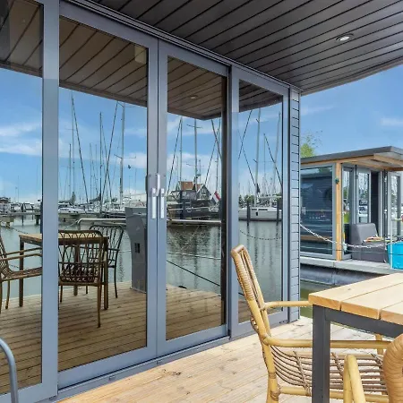 Luxury Houseboat In Marina *