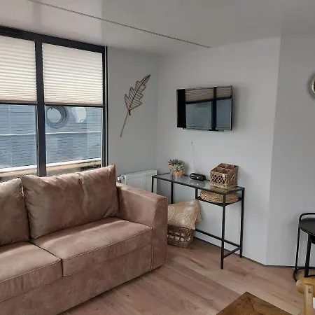 Luxury Houseboat In Marina *