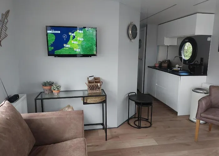 Luxury Houseboat In Marina * Volendam