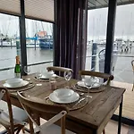 Botel Luxury Houseboat In Marina *