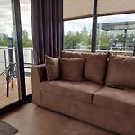 Botel Luxury Houseboat In Marina *