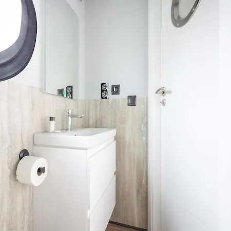 Luxury Houseboat In Marina Botel Volendam