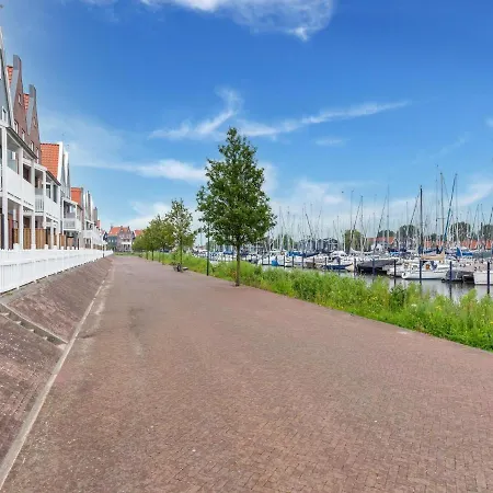 Luxury Houseboat In Marina * Volendam