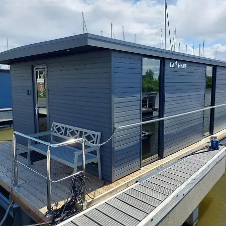 Tekne Luxury Houseboat In Marina Volendam