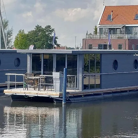 Botel Luxury Houseboat In Marina Volendam