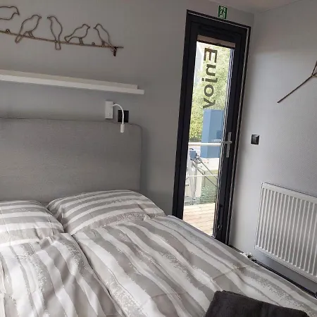 Luxury Houseboat In Marina Tekne
