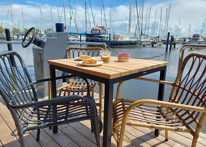 Luxury Houseboat In Marina 보트호텔 볼렌담