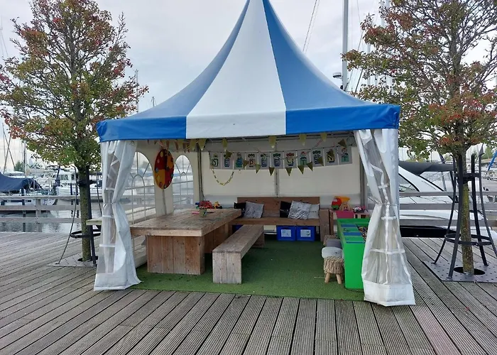 Luxury Houseboat In Marina *